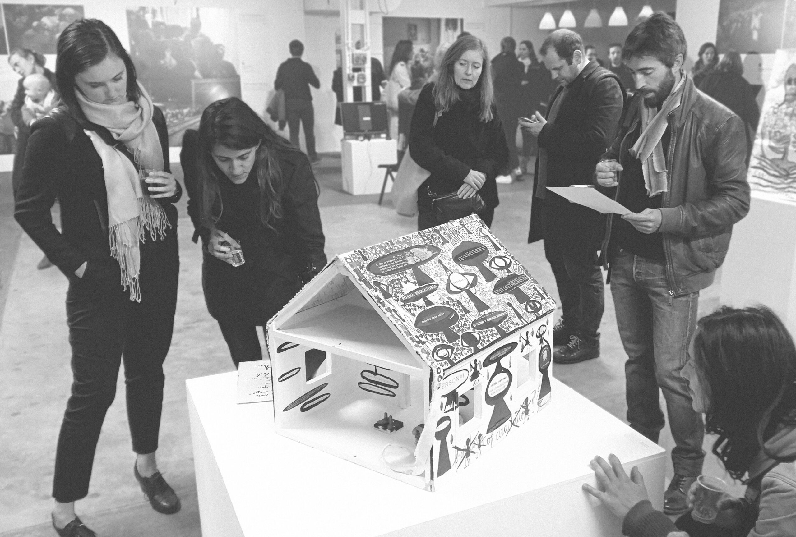 Maquette d’un foyer d’urgence, wood, collage and publications, 2016 